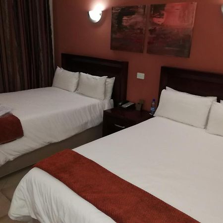 Royal Hotel Polokwane Esterno foto