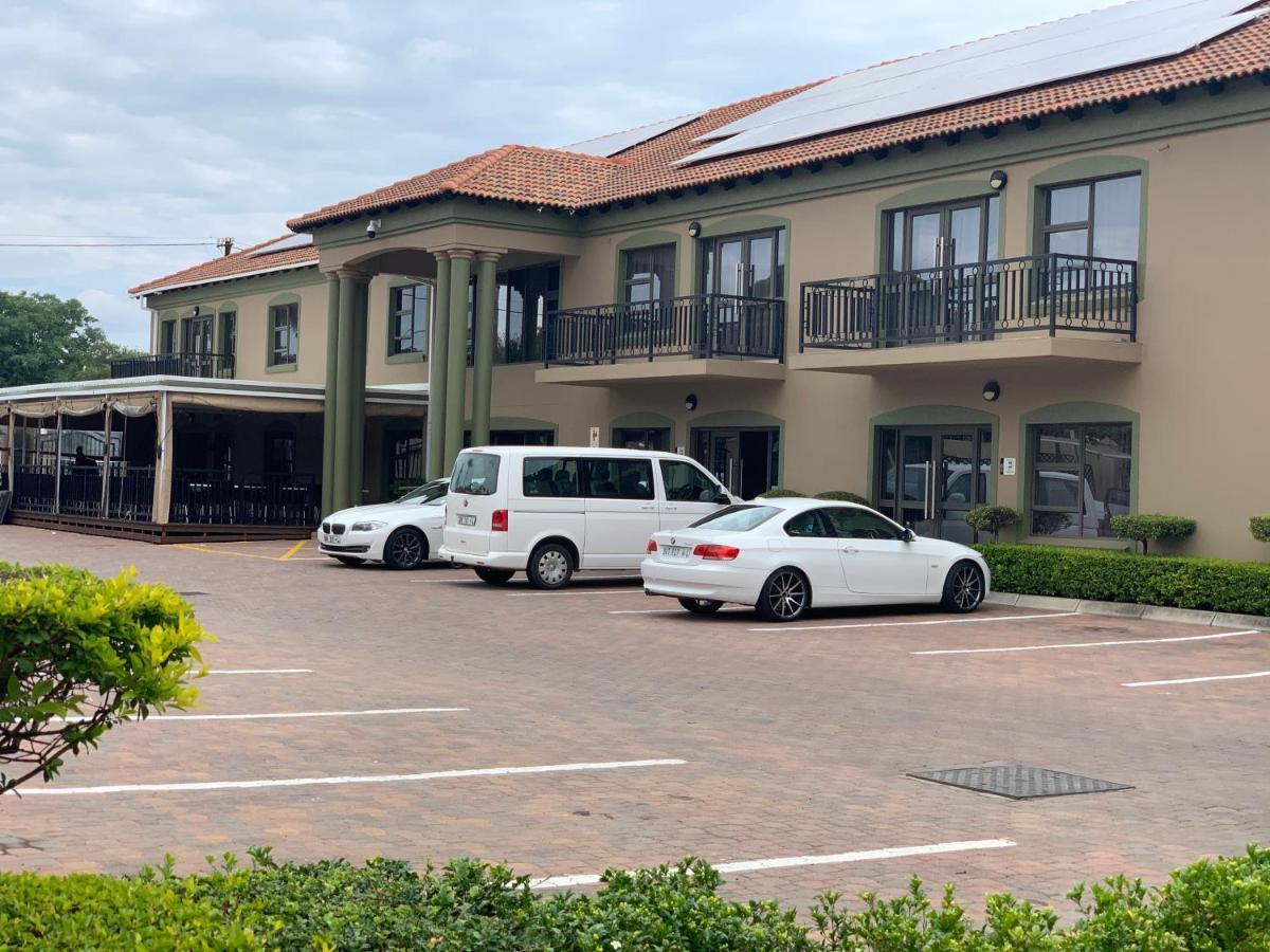 Royal Hotel Polokwane Esterno foto