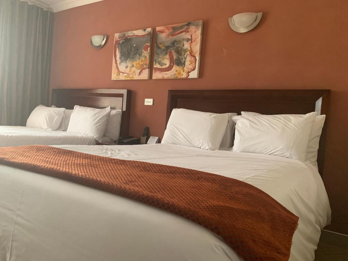 Royal Hotel Polokwane Esterno foto