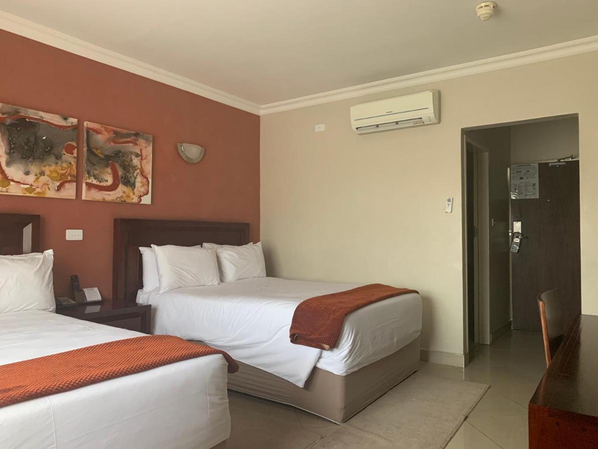 Royal Hotel Polokwane Esterno foto