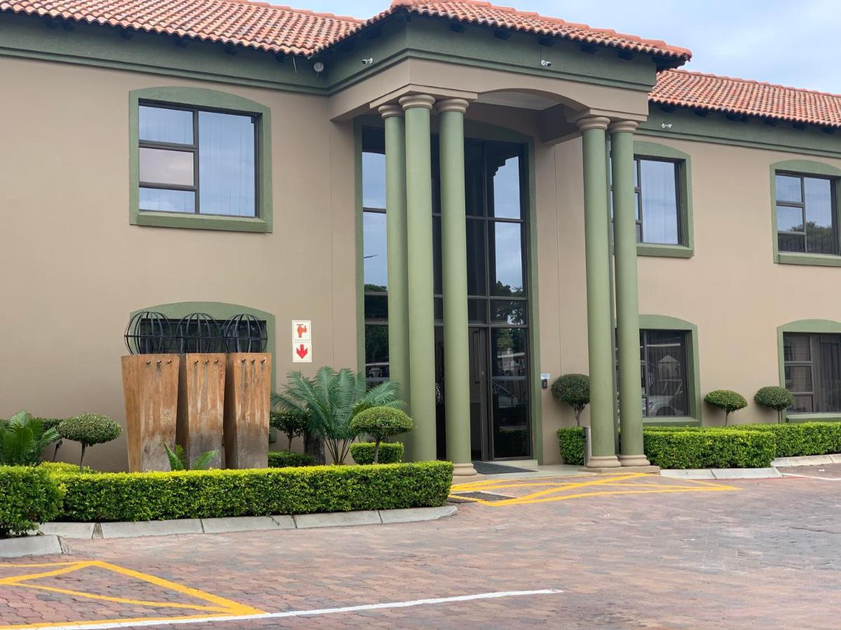 Royal Hotel Polokwane Esterno foto