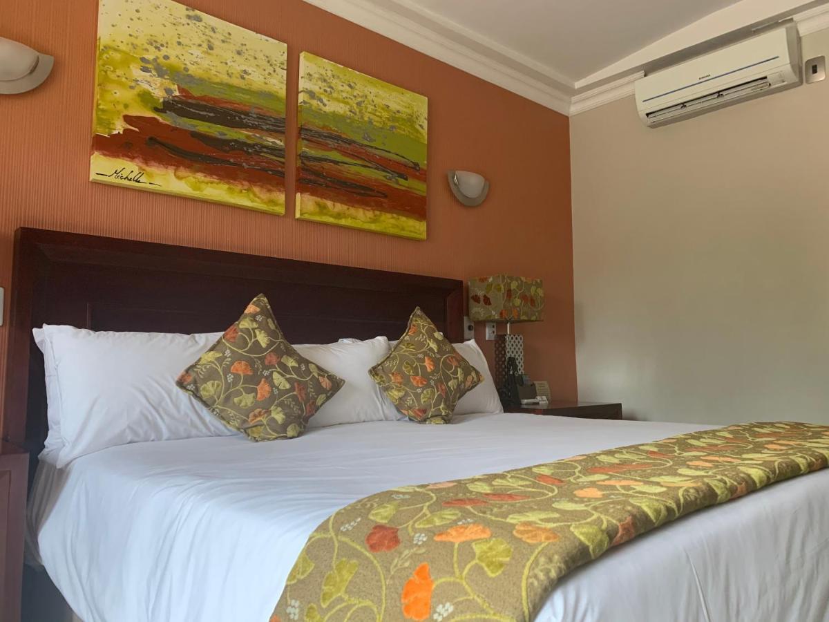 Royal Hotel Polokwane Esterno foto